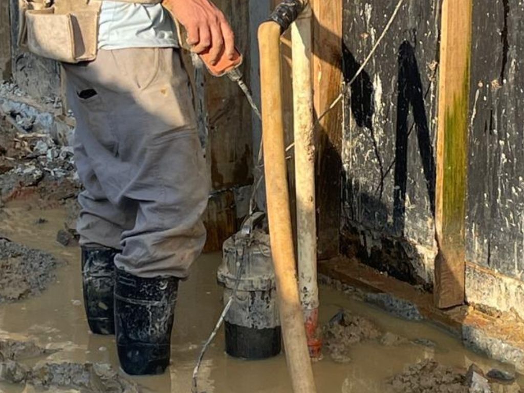 bomba-submersa-locacao-equipamentos-03